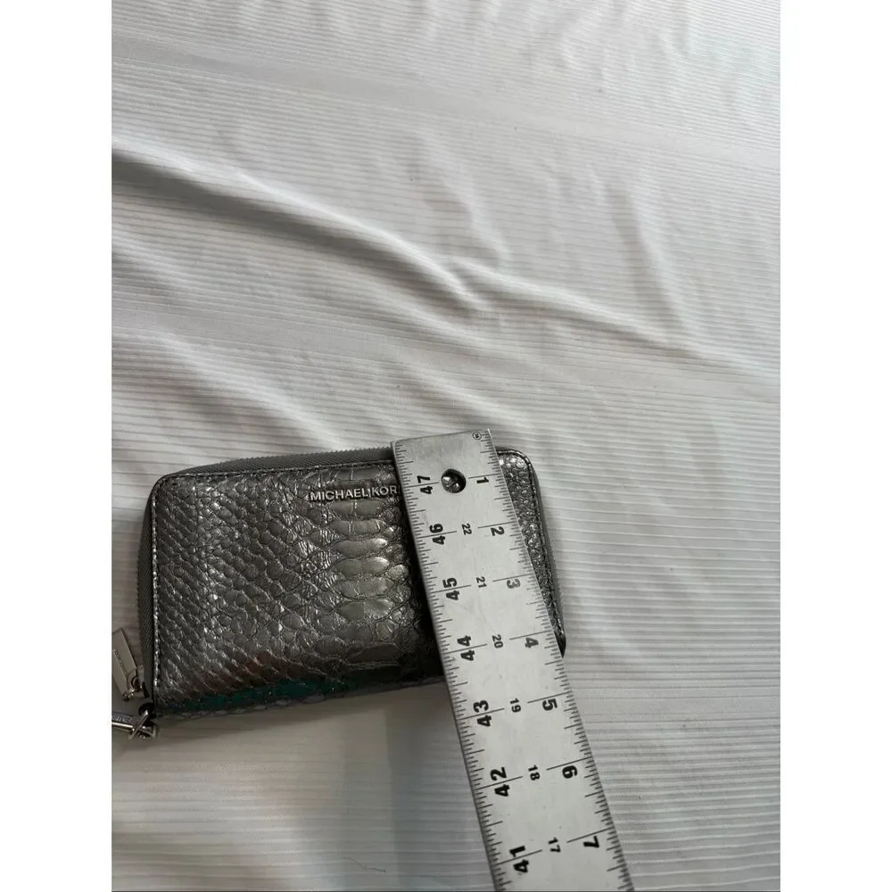 Michael Kors Large Flat Leather Multi Function Phone Case - Pewter